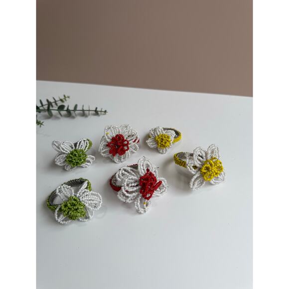 PIER 1 Beaded Daisy Napkin Rings Set of 6 | Floral Spring Summer Table Decor - Picture 5 of 6